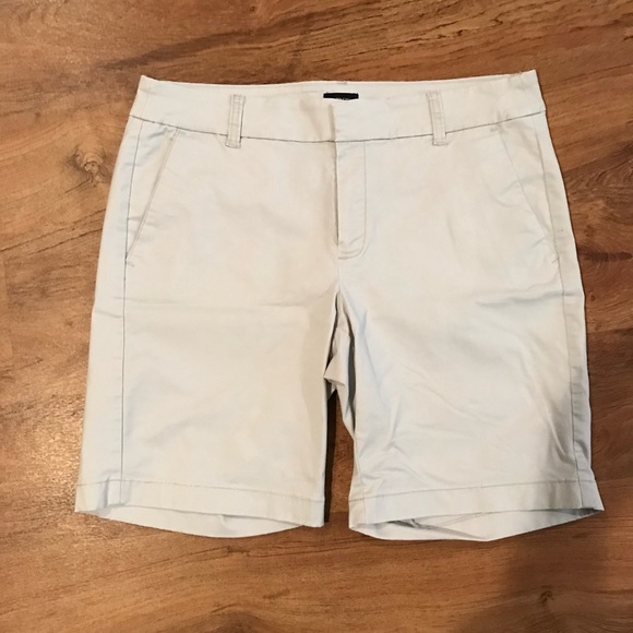 Great Condition Light Than Khaki Jcrew JCrew Long Shorts Size Medium 8 - Picture 1 of 3